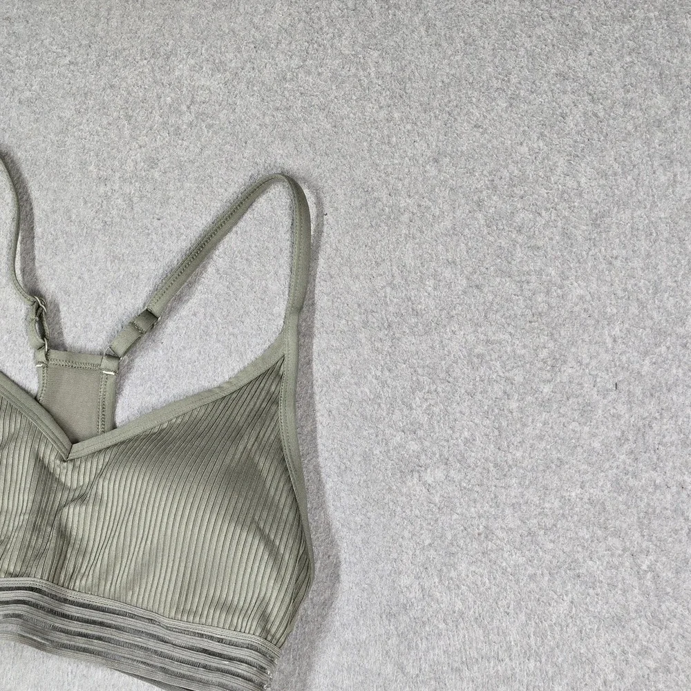 PINK Women Sports Bra Medium Green Ultimate Lightly Lined Wireless Racerback